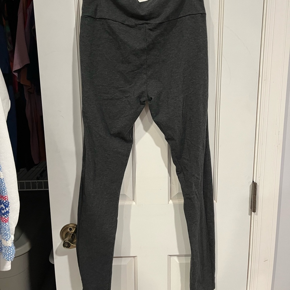 Dark grey leggings